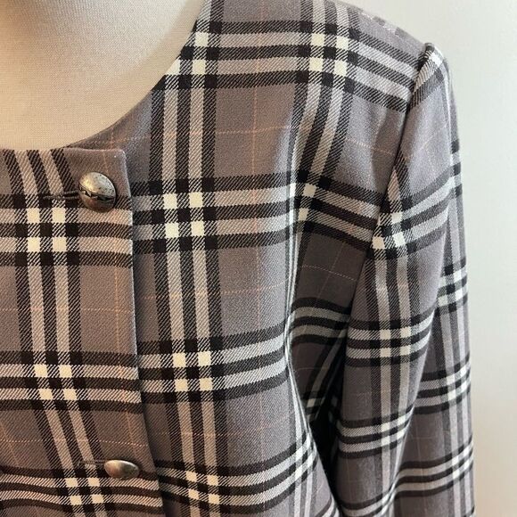 Woman’s 100% Wool Blazer | Vintage Blazer | Made In Canada | Women’s Wool Blazer - Picture 7 of 17